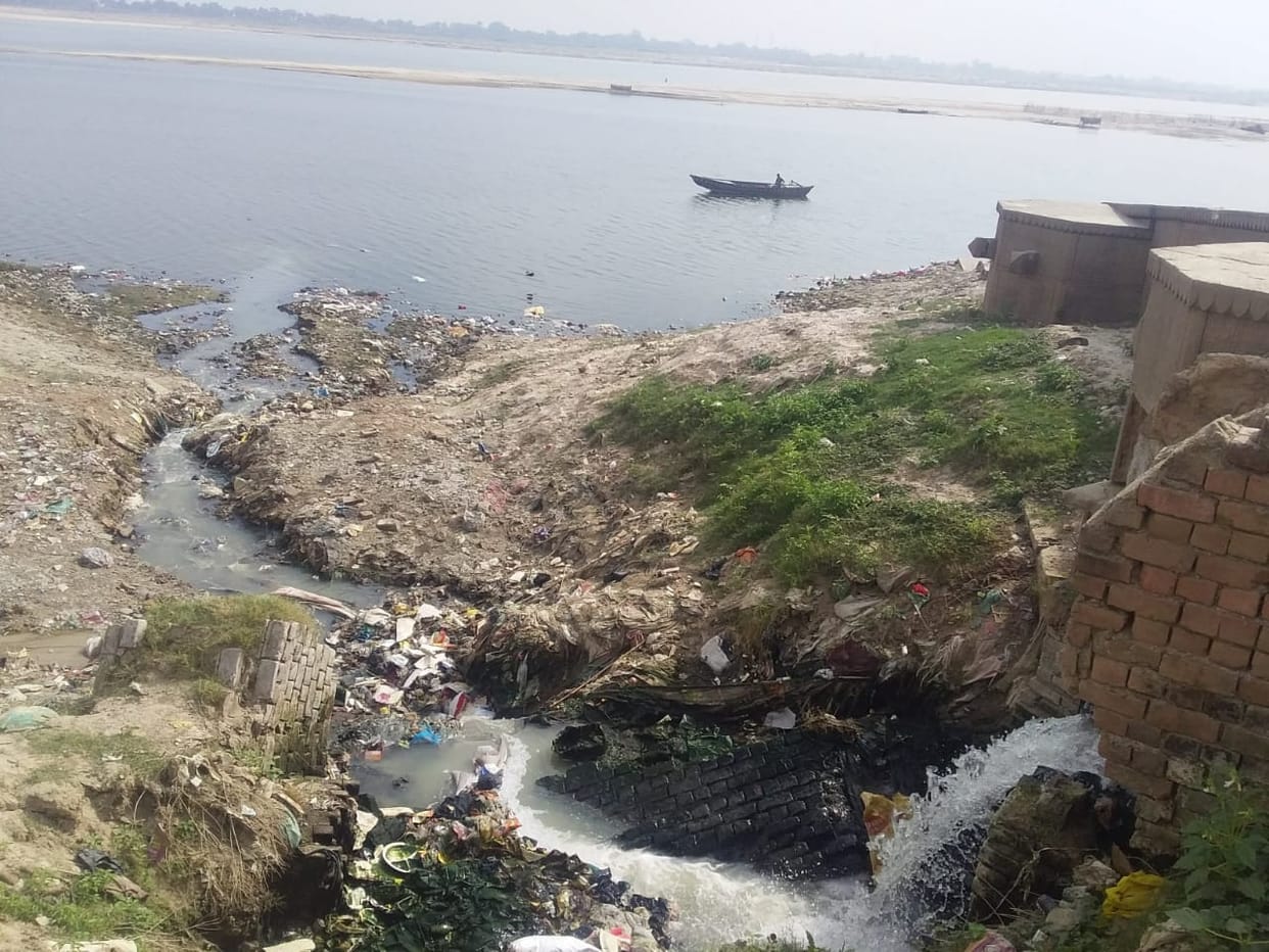 Drains polluting the Ganges