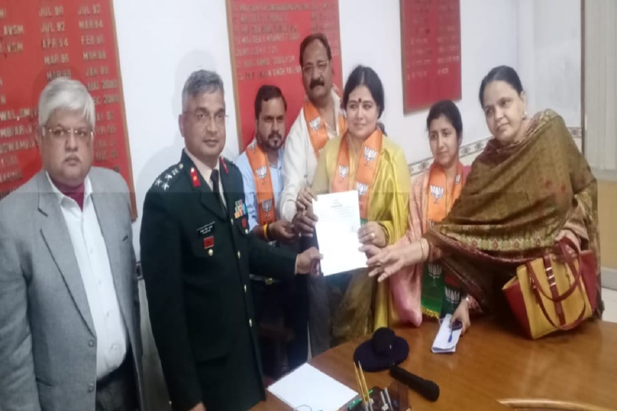 Meerut News: Bina Wadhwa made vice president at Cantt Board meeting