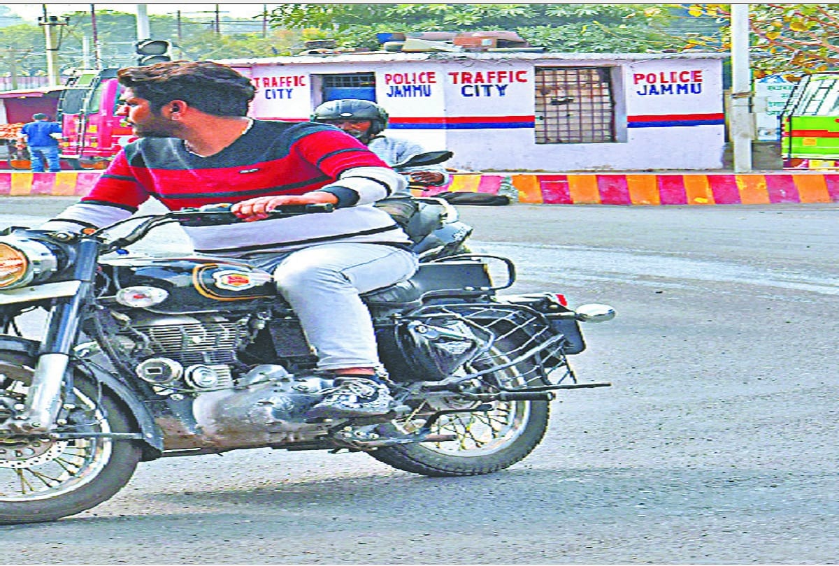 lack of awareness in jammu kashmir public related to use of helmets