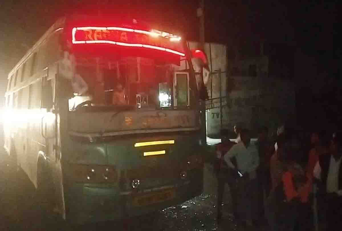 Anti-social elements pelted stones at a passenger bus in Jagdalpur late night