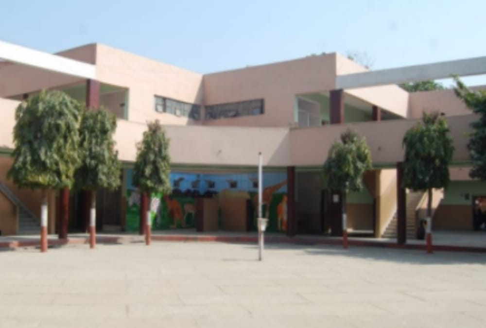 Schools will not be start because of corona infection in Lucknow.