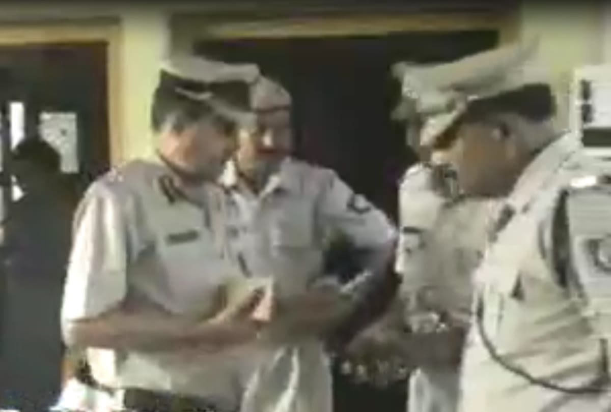 amroha case shabnam see viral photo due to which shabnam shifted to bareilly jail and two jail employee suspended
