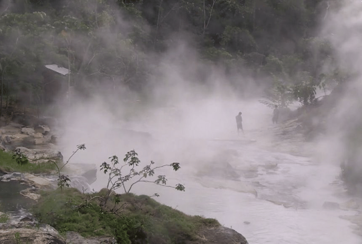 most mysterious lake in indonesia kawah ijen which shining like a blue stone at night