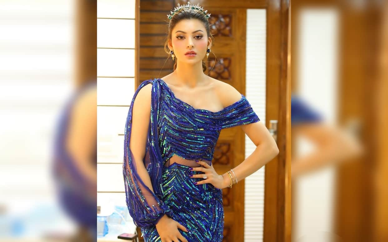 urvashi rautela show style in ripped jeans with crop top