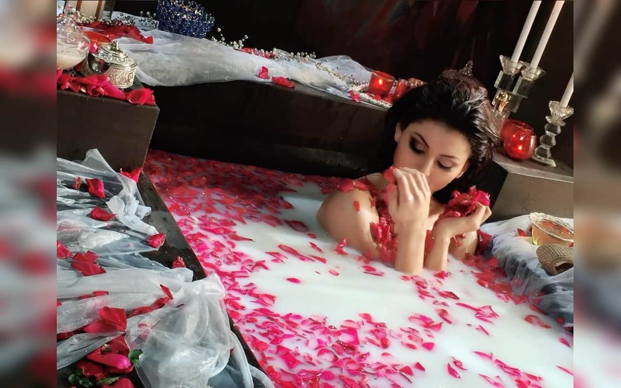 Urvashi Rautela Birthday: See most beautiful pictures of sanam re actress