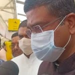 वाराणसी एयरपोर्ट पर धमेंद्र प्रधान