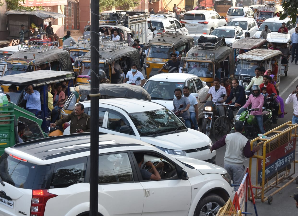 Mathura: streets of Tirthanagri jammed all day, police fail
