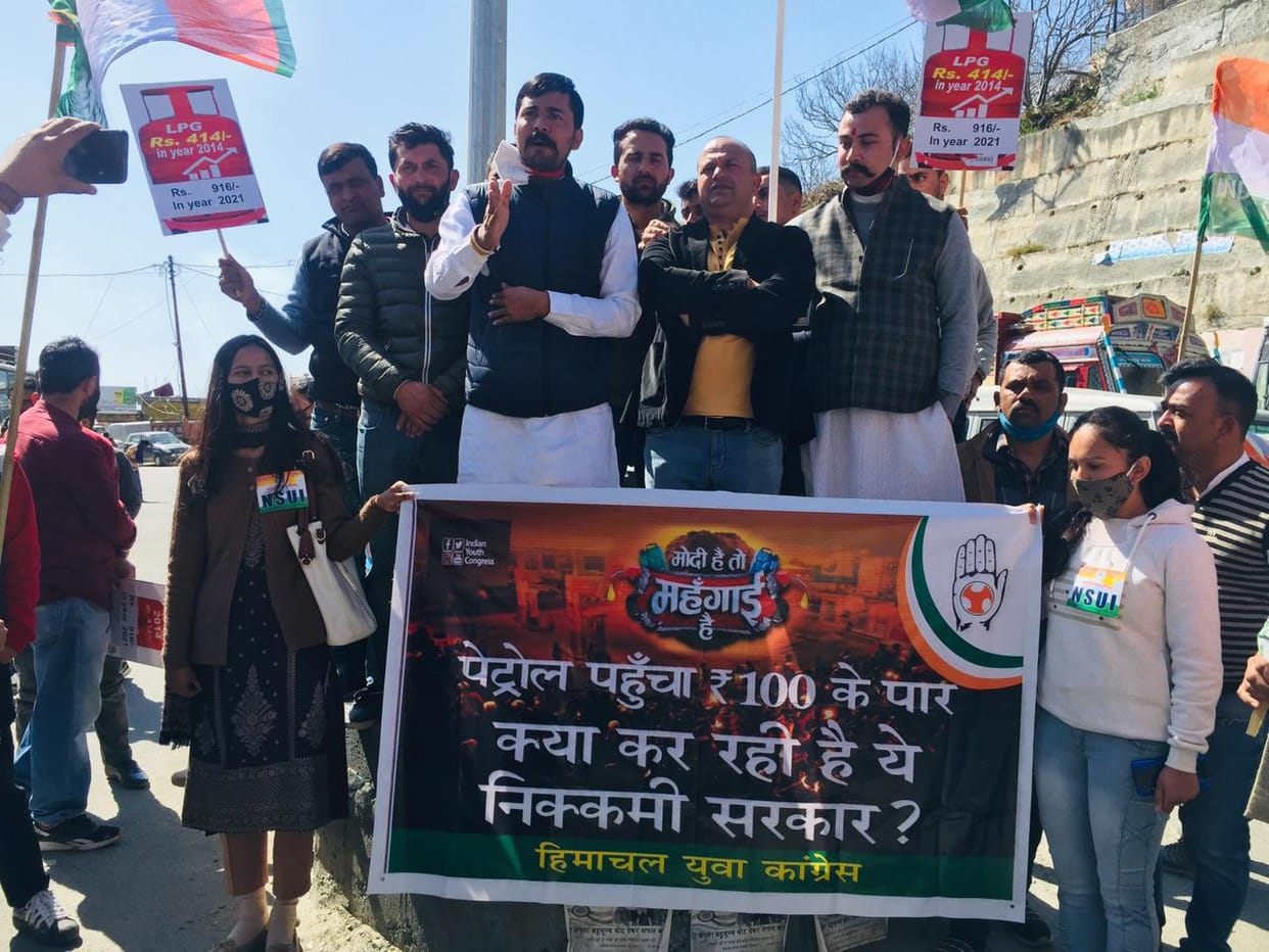 Youth Congress demonstrated against inflation