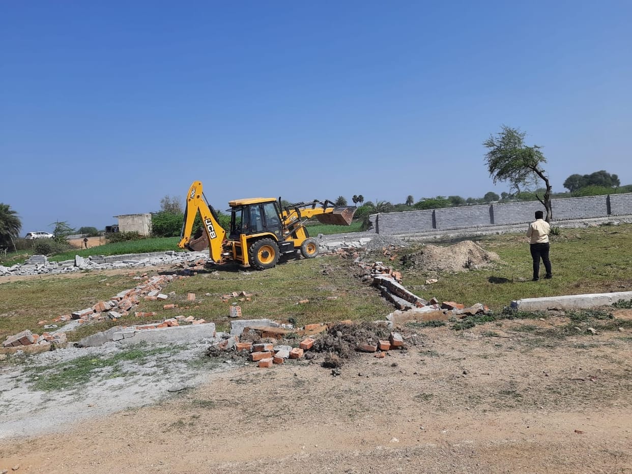 Bulldozers fired on two colonies being illegally set up