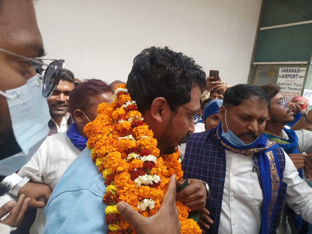 Bhim Army Chief Chandrashekhar Ravan  leaves Airport and Depart for Varanasi