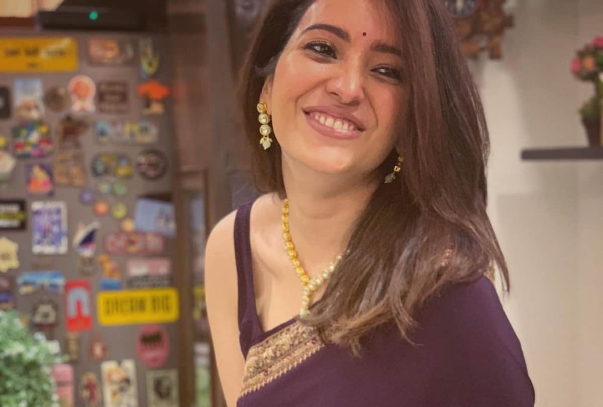 TV actress Asha Negi photos images HD wallpapers Instagram pics