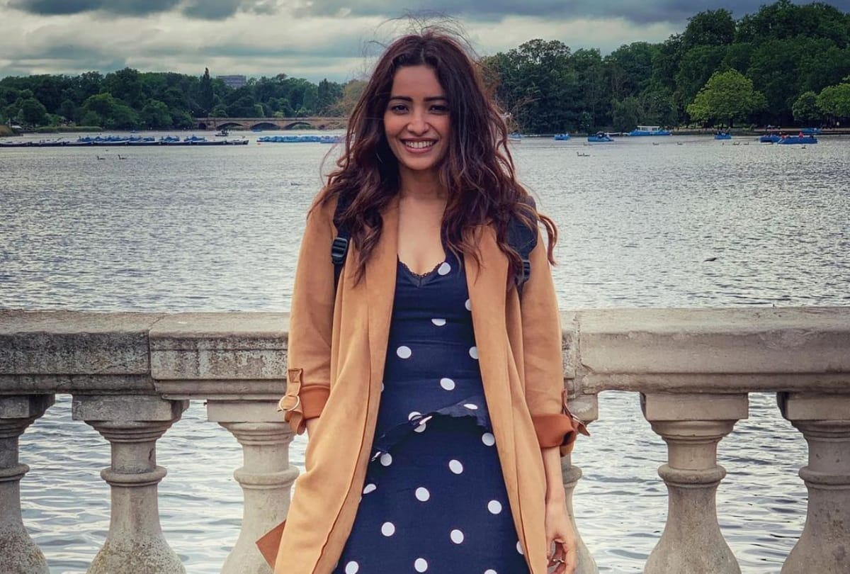 TV actress Asha Negi photos images HD wallpapers Instagram pics