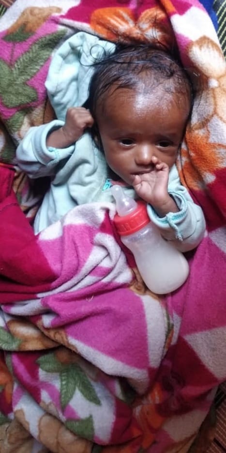 Mother left her child in the room, police rushed the child to the hospital