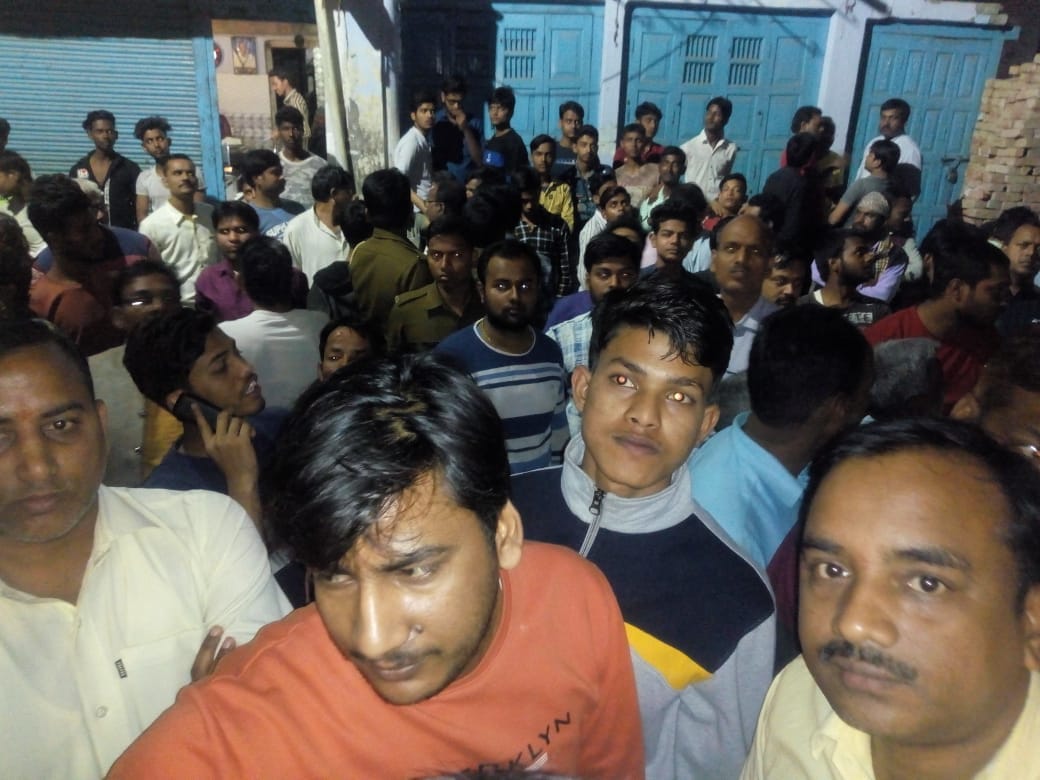 Crime news Ghazipur two masked miscreants firing to bullion businessman and councilor