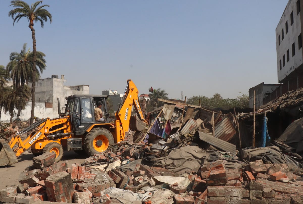 Administration remove illegal possession of Waqf properties in Gorakhpur