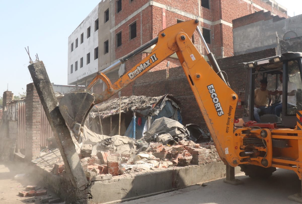 Administration remove illegal possession of Waqf properties in Gorakhpur