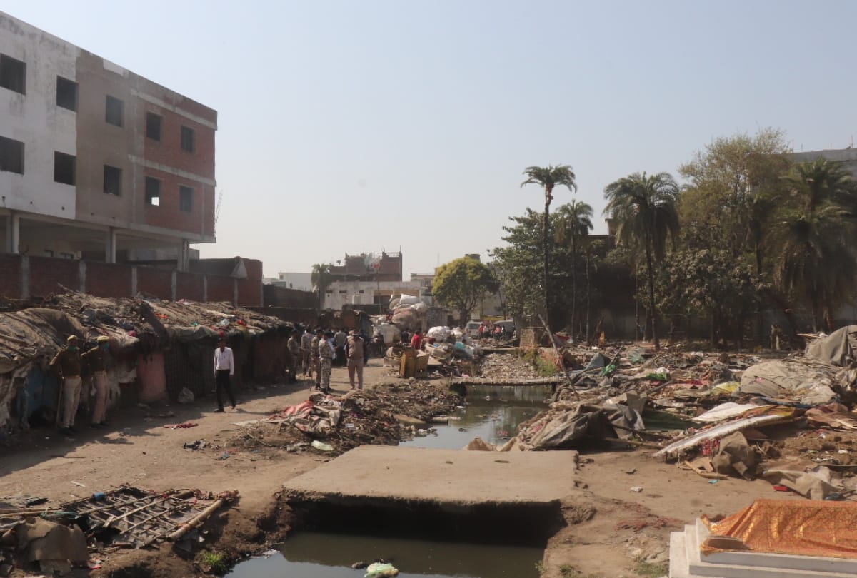 Administration remove illegal possession of Waqf properties in Gorakhpur