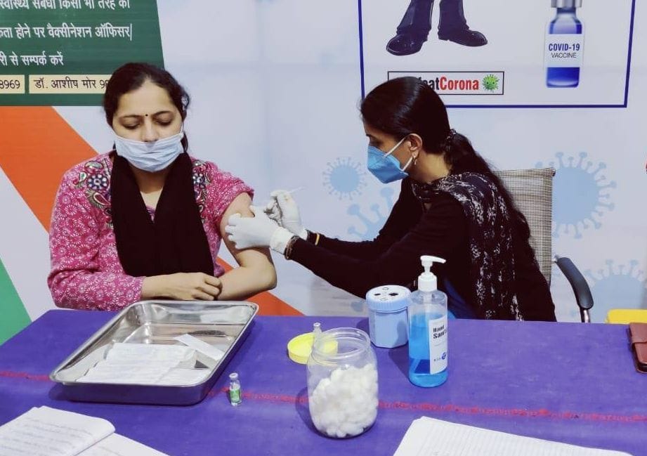 Vaccination of health workers stopped