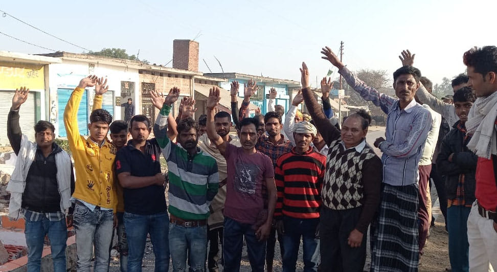 dampar kee takkar se hanumaan mandir kshatigrast, hangaama