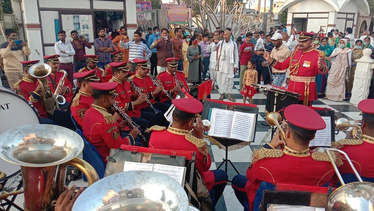 Mathura: BSF brass band gave patriotic message at Priyakant Zoo temple