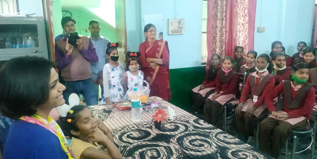 Jaunpur: DM's wife spent time with girl students, asked questions