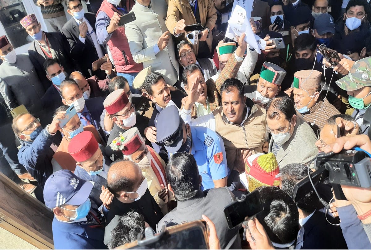 himachal vidhansabha session latest news: scrimmage and shouting in on first day of budget session 2021, five congress mla suspended