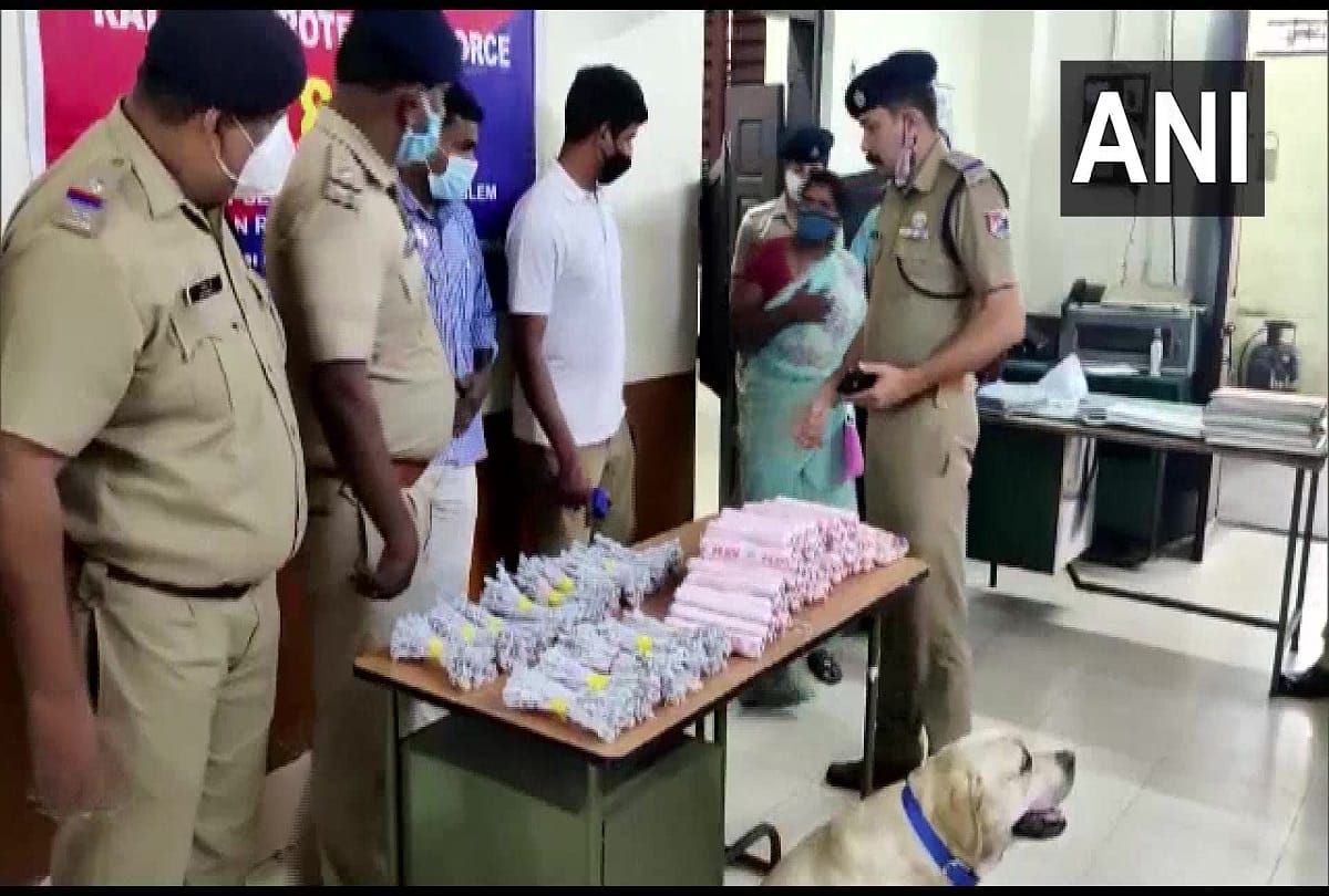 RPF seizes more than 100 gelatin sticks and 350 detonators from a woman passenger in kerala