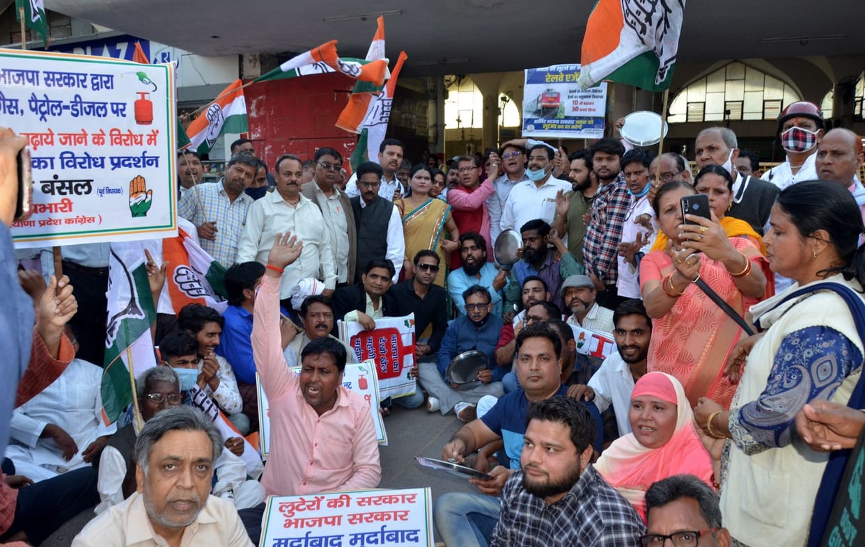 Congress Protest out side aligarh junction