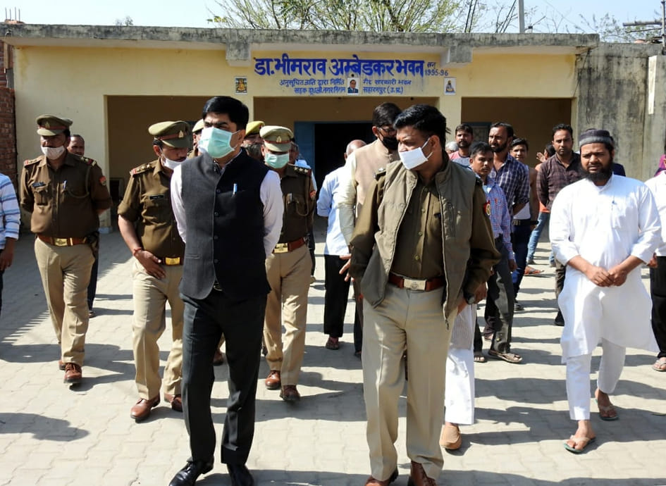 Officers reached the road, Dudhli, talks with villagers