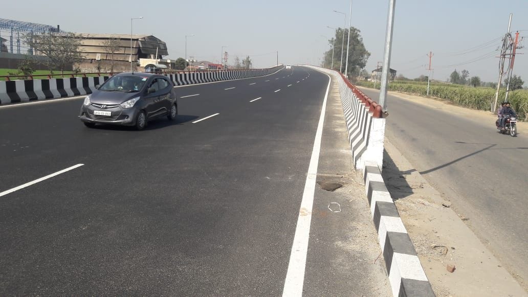 Vehicles started filling up on Khatauli overbridge