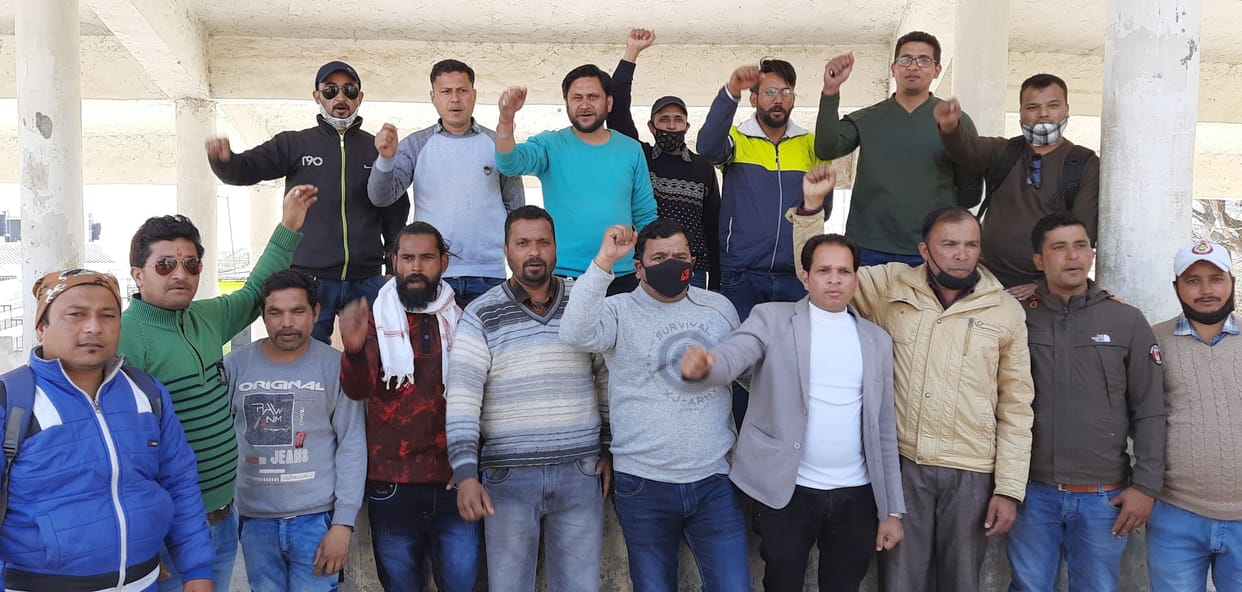 workers of manrega protests against government