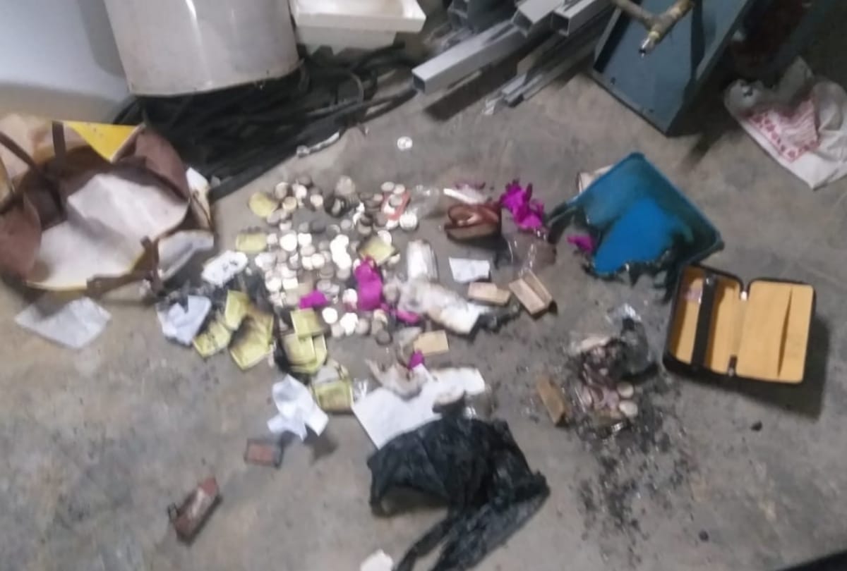 Lakhs stolen in Lala Jugal Kishore Jewelers and Bankers located between police station and police station in Lucknow