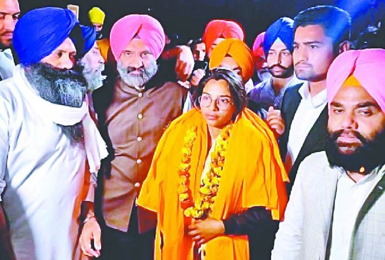 Labour rights activist Nodeep Kaur released from Karnal Jail