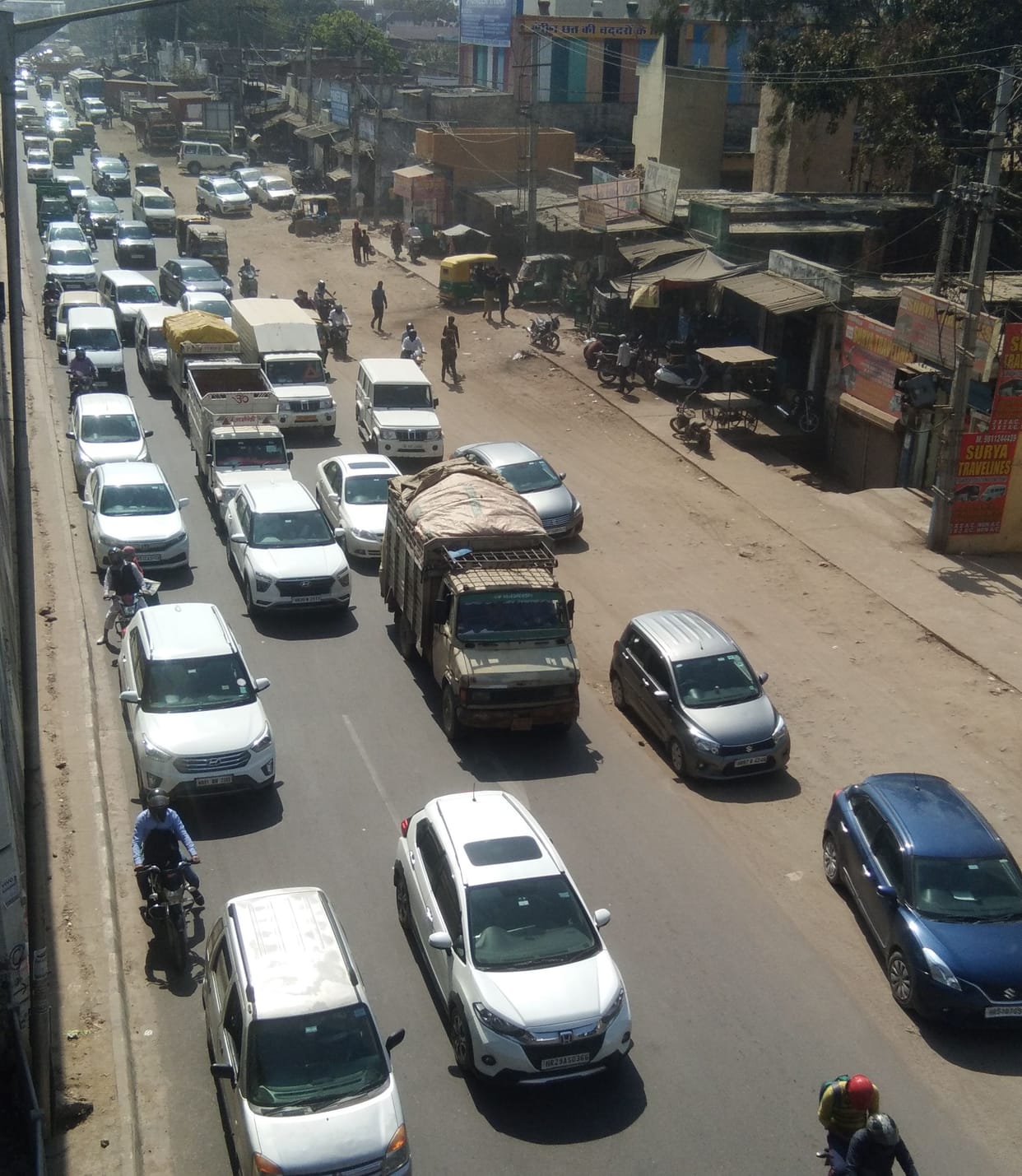 one side blocked by traffic police of old faridabad flyover