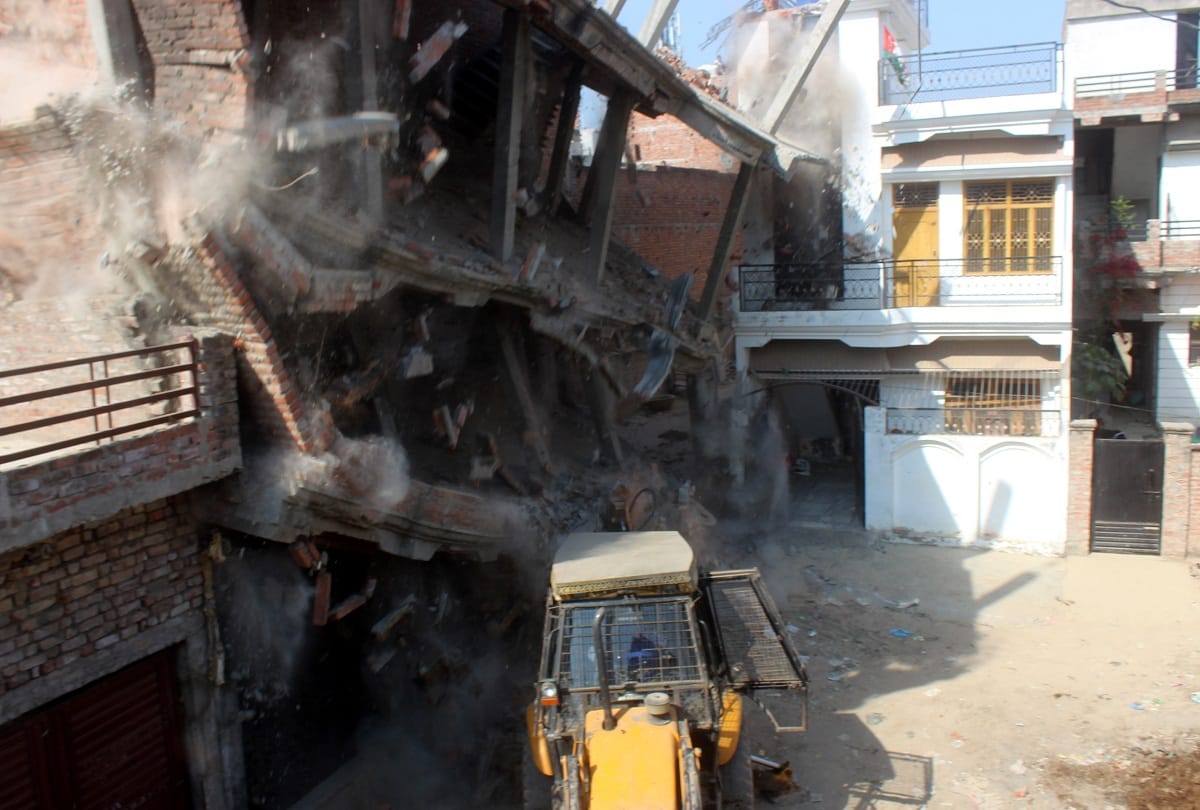 Mohammad Ashad, the caretaker of Atiq's business, burnt the house