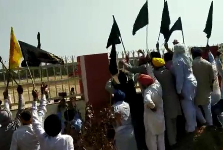 Haryana : Farmers showed black flags to Deputy CM dushyant chautala at Sirsa