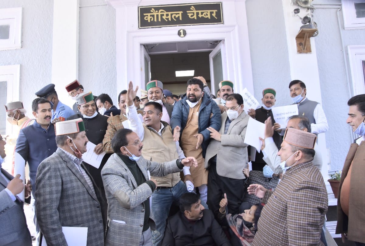 himachal vidhansabha session latest news: scrimmage and shouting in on first day of budget session 2021, five congress mla suspended
