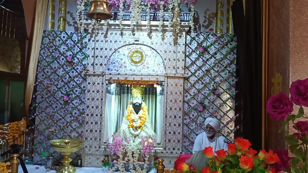 devotees dip in holy ganga on magh purnima in varanasi