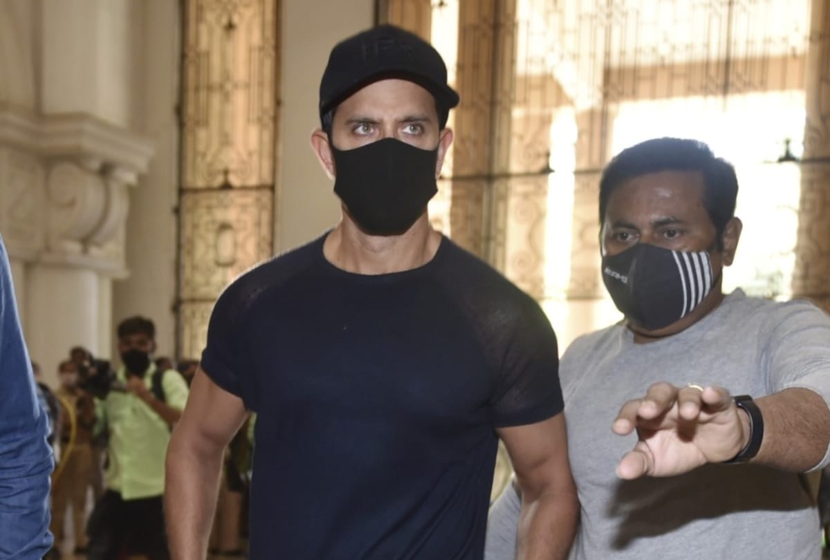 Kangana Ranaut case Hrithik Roshan left for crime branch for statement