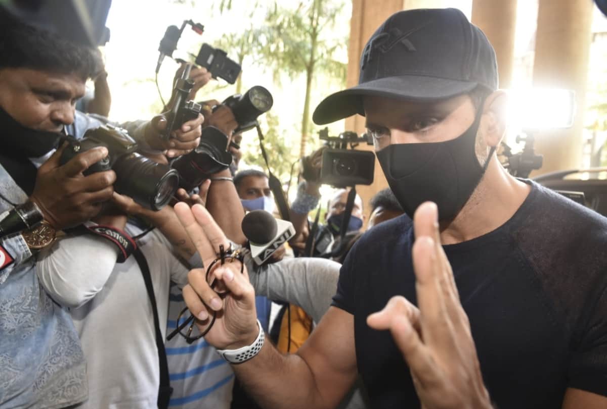 Kangana Ranaut case Hrithik Roshan left for crime branch for statement