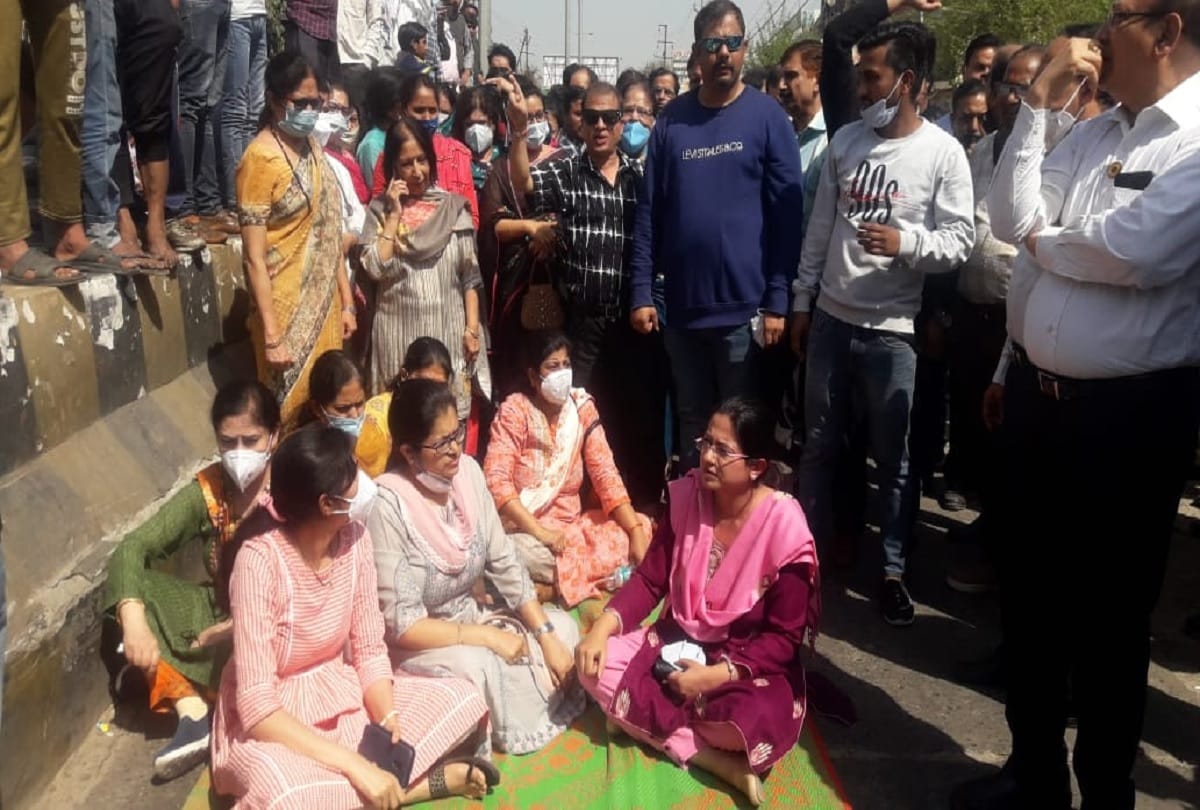 Aligarh doctors protest against violence in KK nursing home 