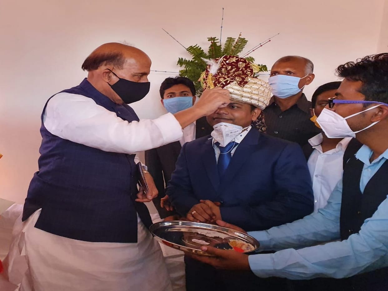Defense Minister Rajnath Singh becomes emotional in the marriage of his adopted son