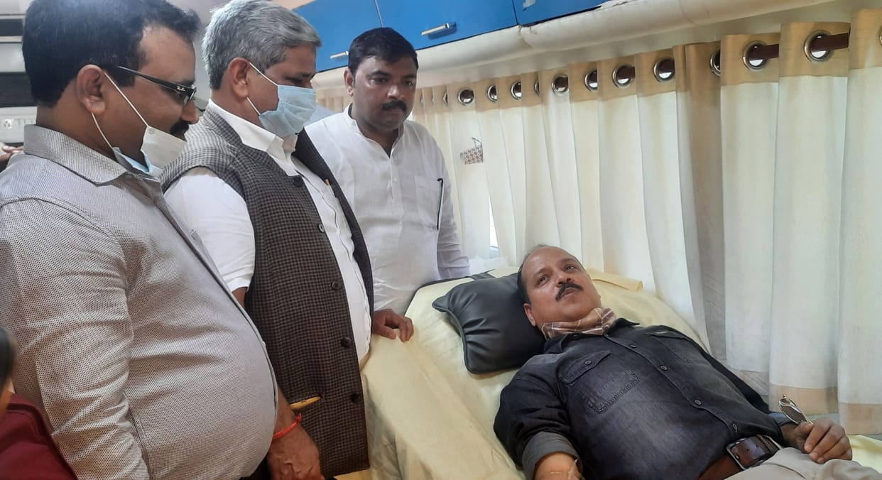 42 people donated blood in memory of Vishwanath Kunwar