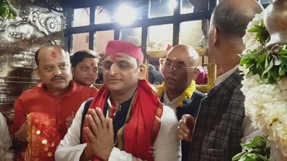 Akhilesh yadav said if they come in power will give one thousand rupees per month to every woman in mirzapur
