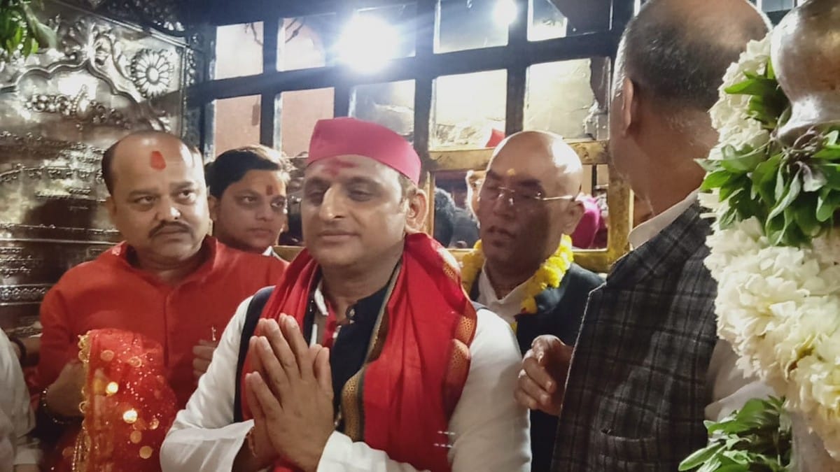 Akhilesh yadav visit maa vindhyavasini mandir worshipped in mirzapur