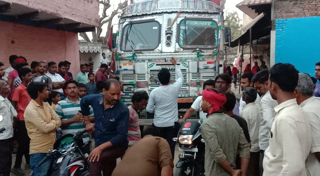Innocent, died after slipping from mother's lap under truck