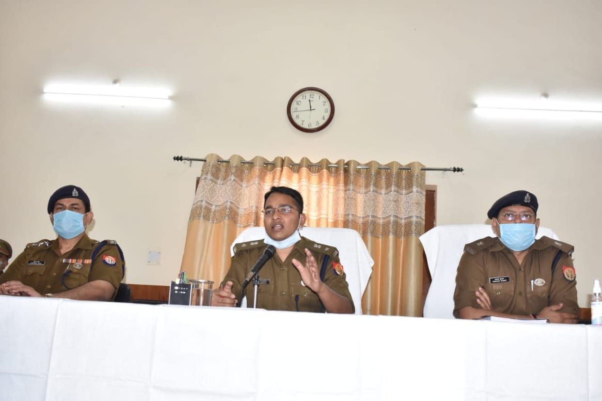 Hathras: Superintendent of Police listened to the problems of businessmen