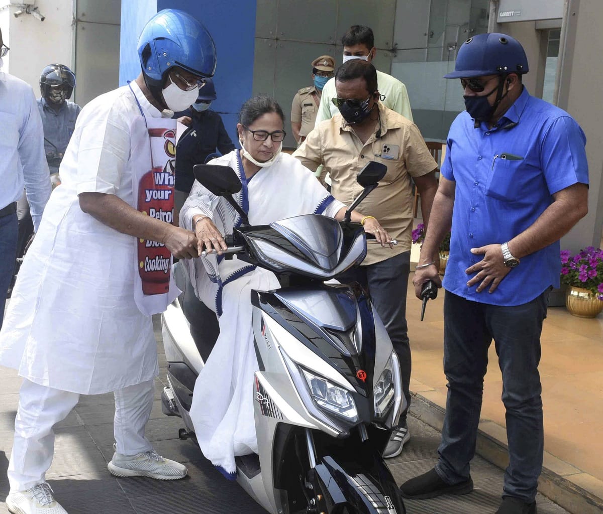 West Bengal Chief Minister Mamata Banerjee playing Bengali Asmita, Bengali Honours and 'Bengali in Bengal' strategy against BJP