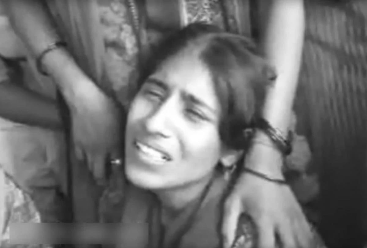 amroha shabnam case Shabnam viral photo was inside Rampur jail Two captive guards suspended in rampur jail