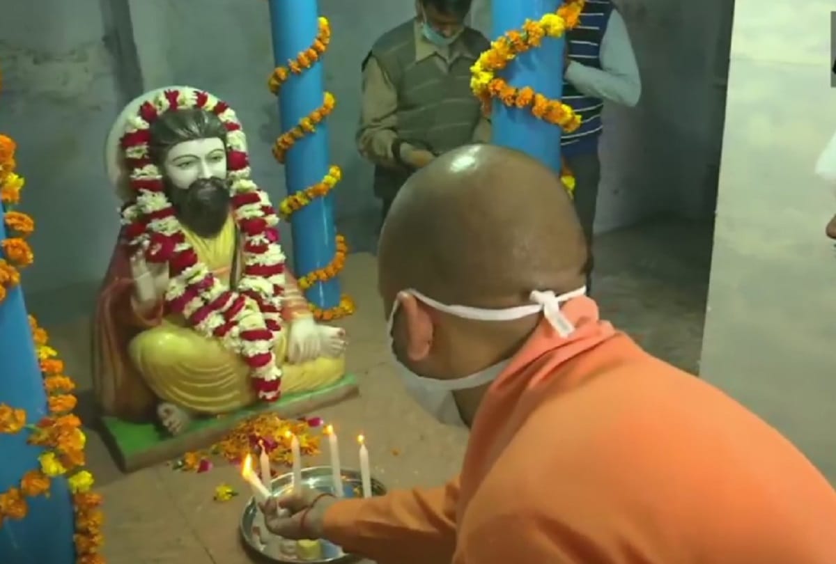 CM Yogi Adityanath pays tribute at Sant Ravidas Mandir on the birth anniversary 